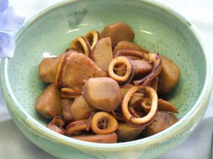 里芋とイカの煮物 しばのキッチン 里芋とイカの煮物 しばのキッチン